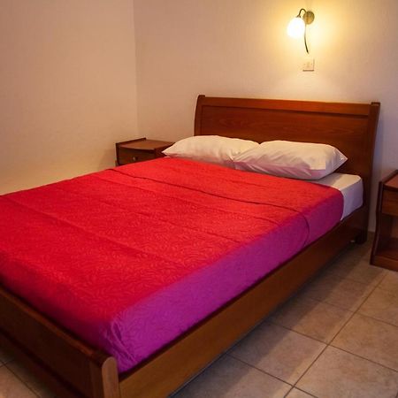 Hotel Adonis Kriopijí Kültér fotó