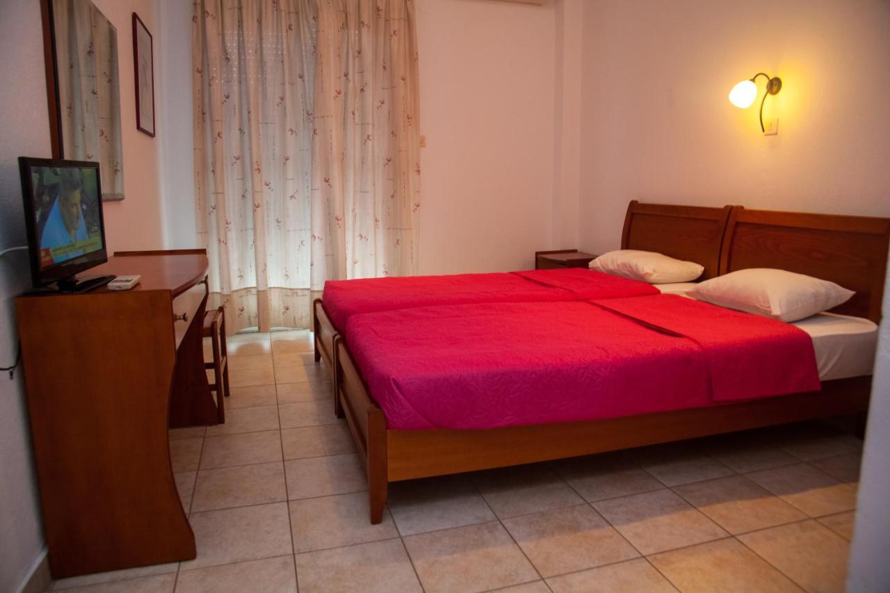 Hotel Adonis Kriopijí Kültér fotó