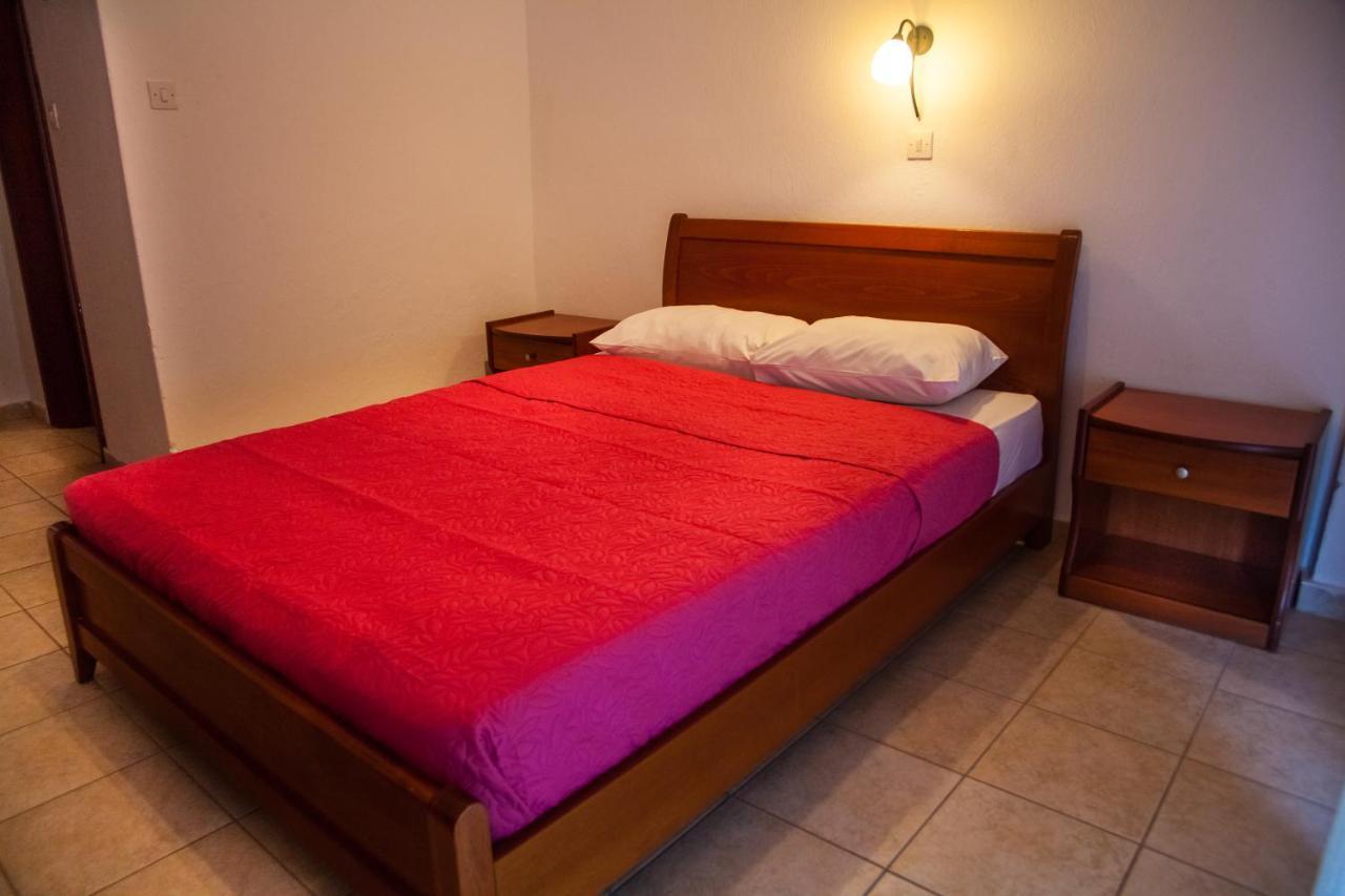 Hotel Adonis Kriopijí Kültér fotó