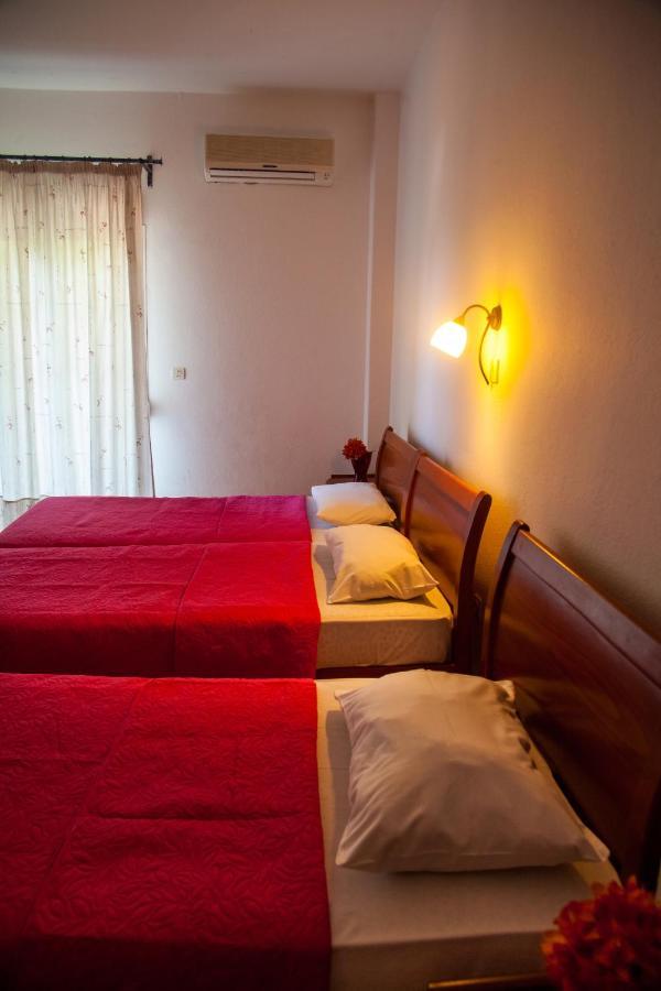 Hotel Adonis Kriopijí Kültér fotó