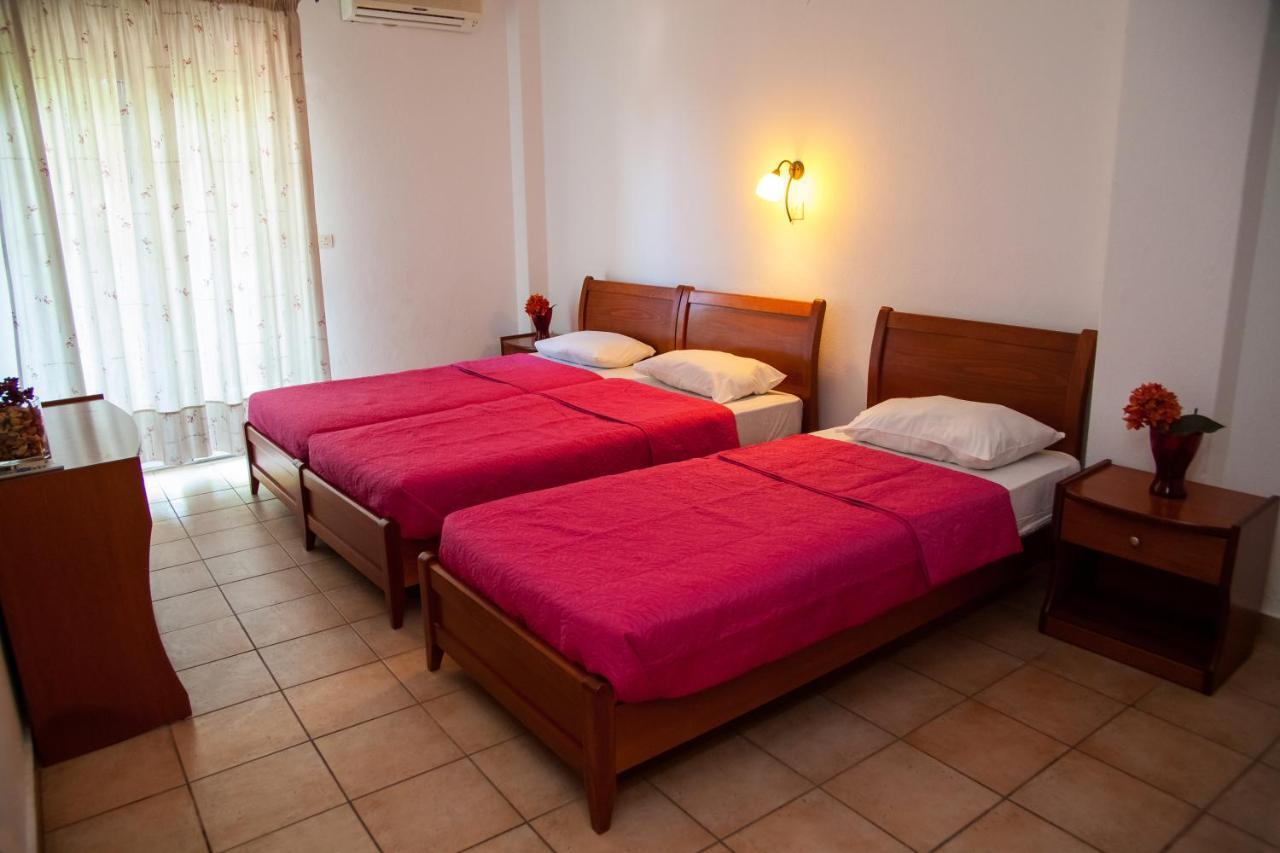 Hotel Adonis Kriopijí Kültér fotó