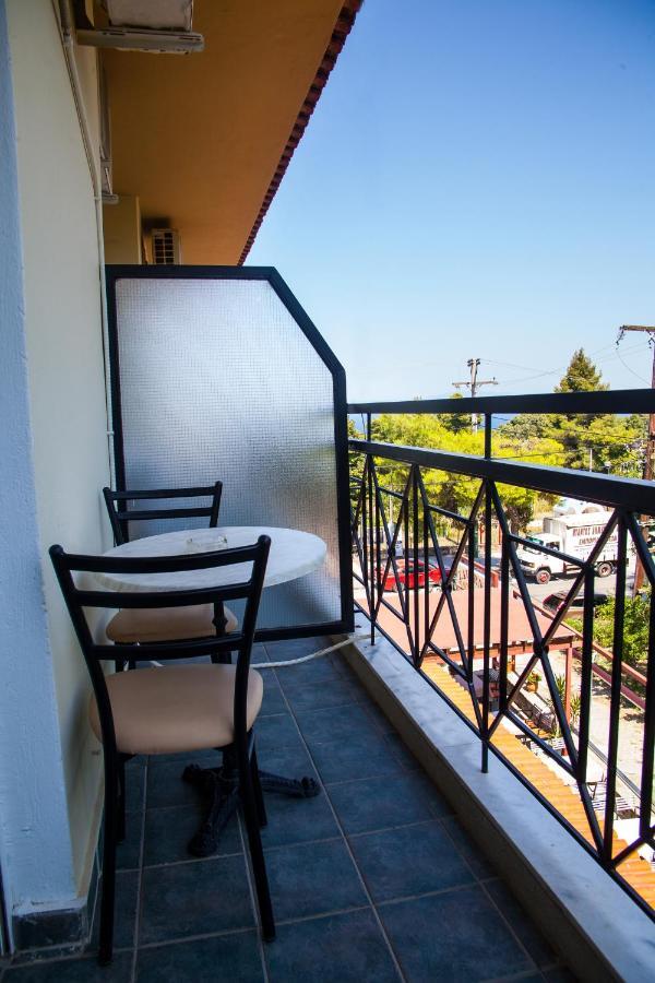Hotel Adonis Kriopijí Kültér fotó